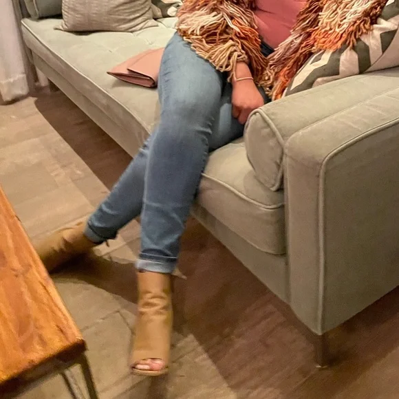 High-rise skinny jeans - Picture 6 of 9